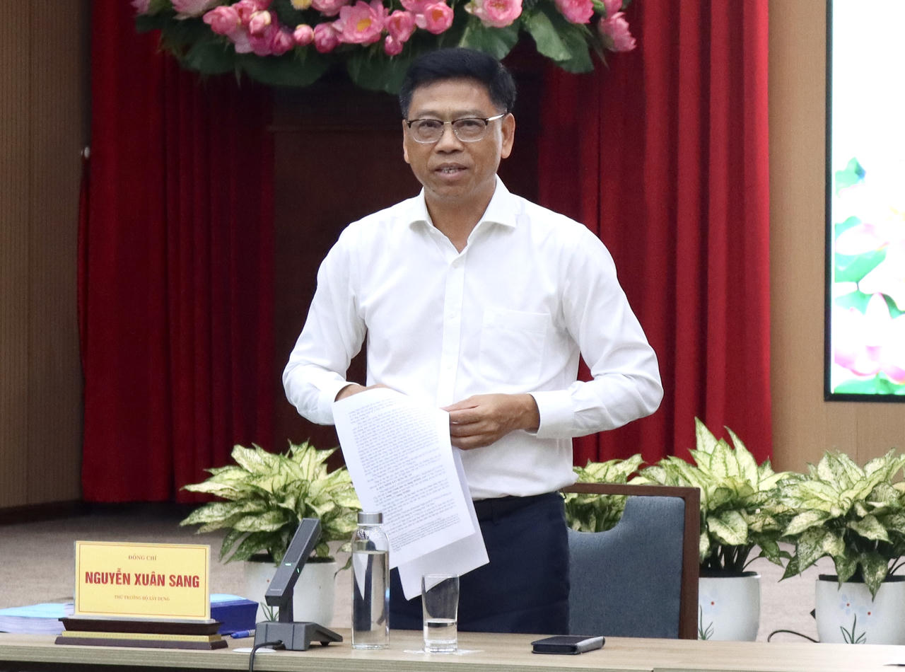 Thứ trưởng Bộ Xây dựng Nguyễn Xuân Sang phát biểu tại buổi thẩm định.&nbsp;