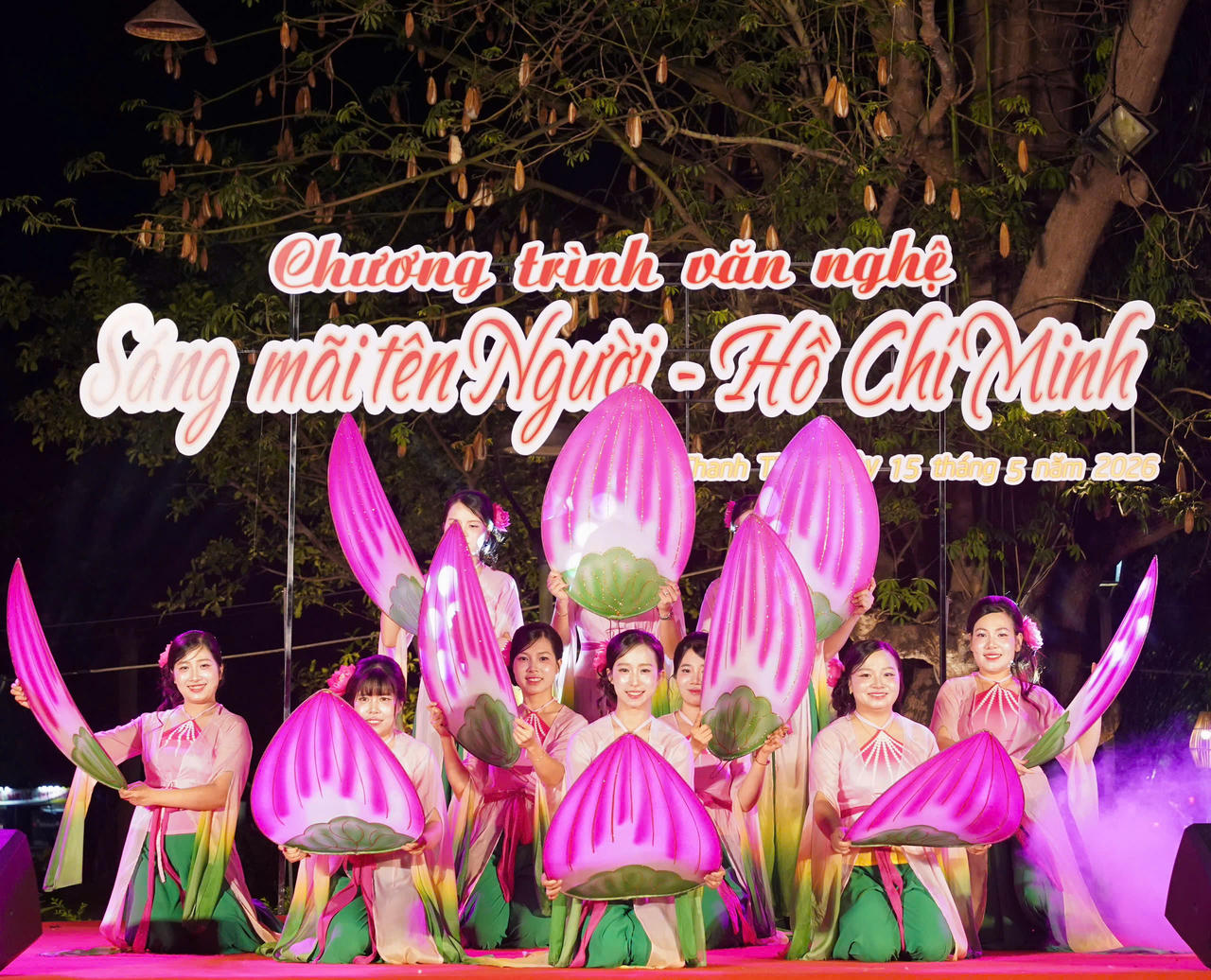 Không chỉ có chợ quê truyền thống, các chương trình nghệ thuật chủ đề được tổ chức bài bản là cách phường Thủy Thanh làm mới và tăng sức hút cho đêm hội di sản.