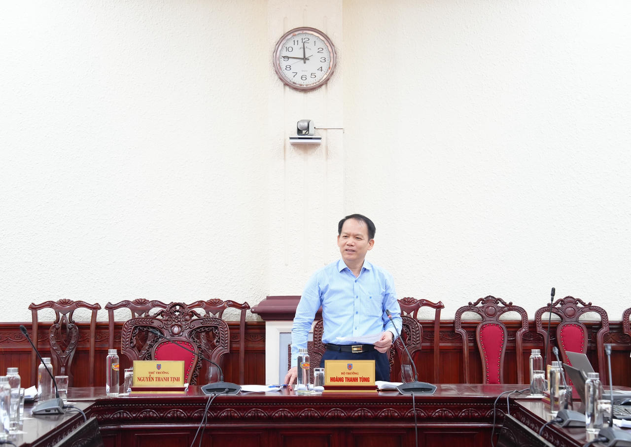 Bộ trưởng Hoàng Thanh Tùng kết luận cuộc làm việc.