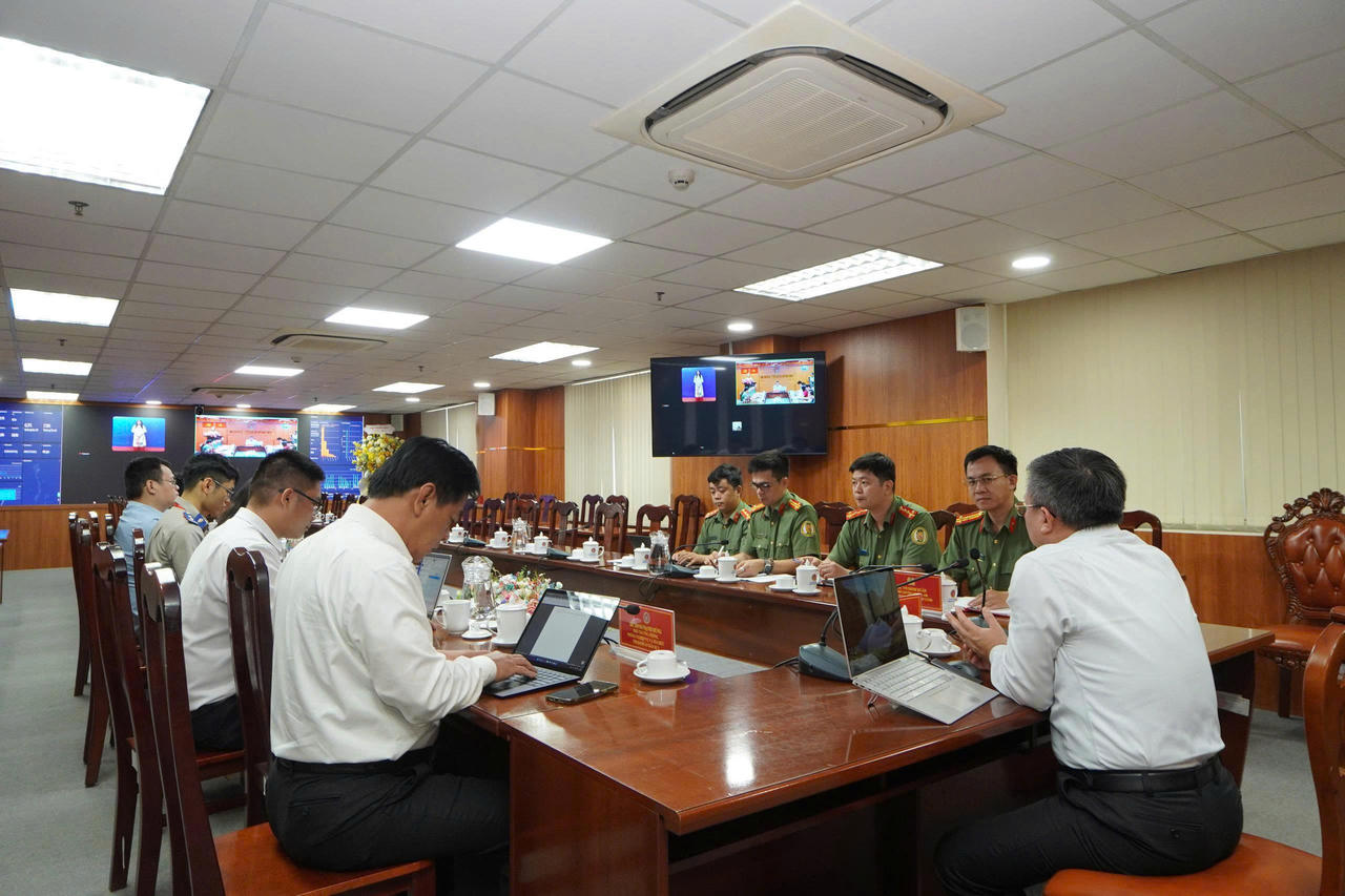 Quang cảnh buổi làm việc