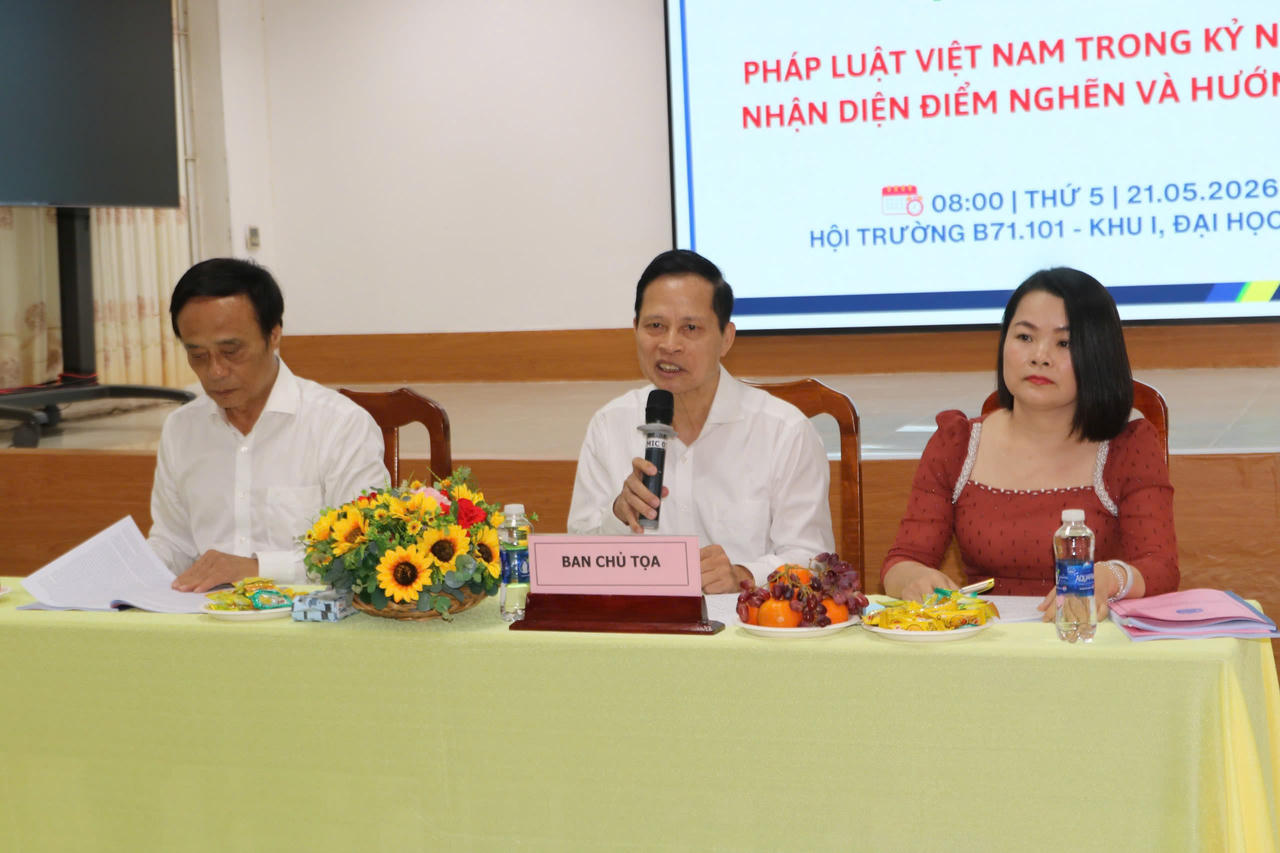 Trung tướng, PGS.TS Trần Văn Độ - nguyên Phó Chánh án TAND tối cao, Chánh án Tòa án quân sự Trung ương chủ trì Hội thảo