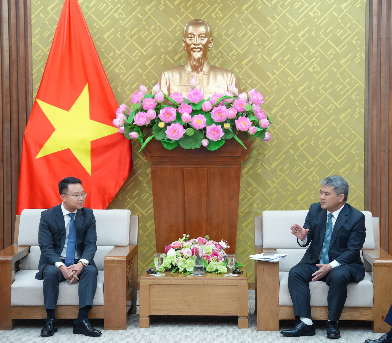 Thứ trưởng Bộ Tư pháp Nguyễn Thanh Tú và Phó Chủ tịch EuroCham Việt Nam Nguyễn Hải Minh.