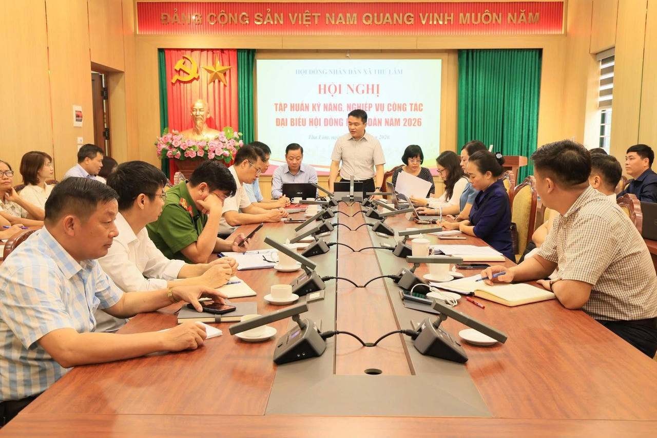 Ông Duy Hoàng Dương – Thành ủy viên, Ủy viên Thường trực, Trưởng ban Pháp chế HĐND Thành phố đã truyền đạt, trao đổi chuyên đề về “Các quy định về chức năng, nhiệm vụ, quyền hạn của HĐND cấp xã”.