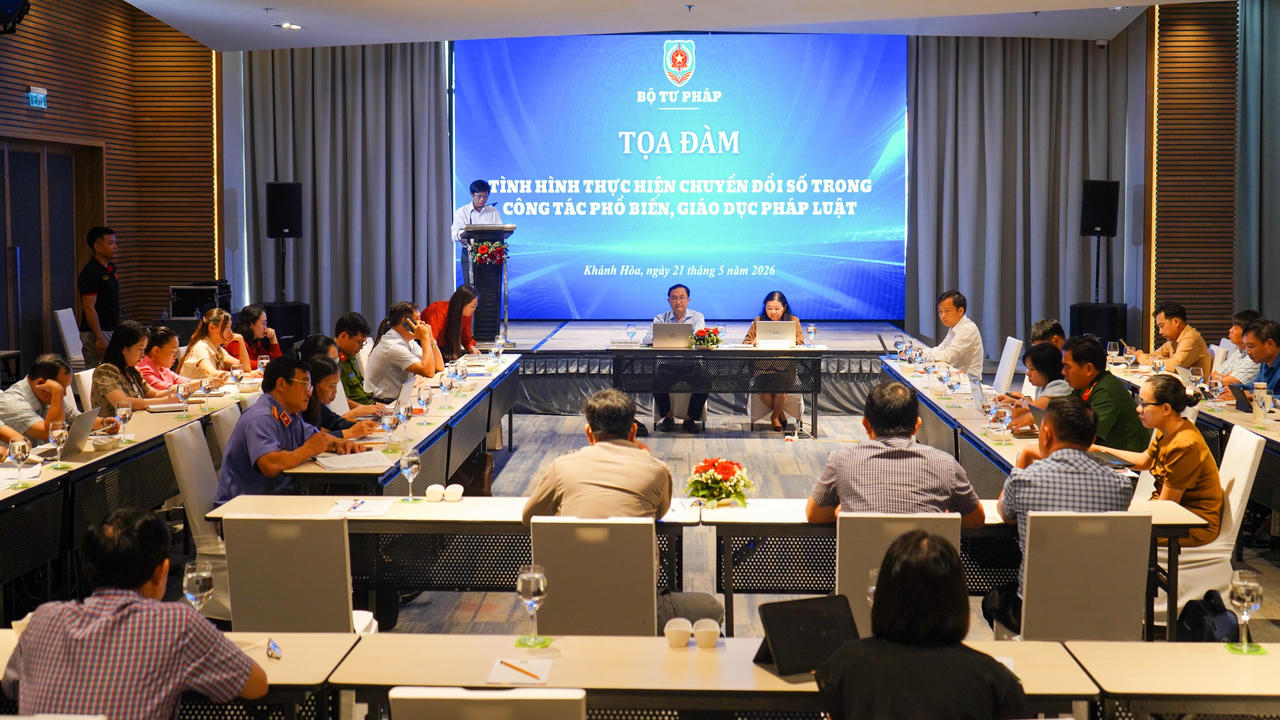Quang cảnh tọa đàm.