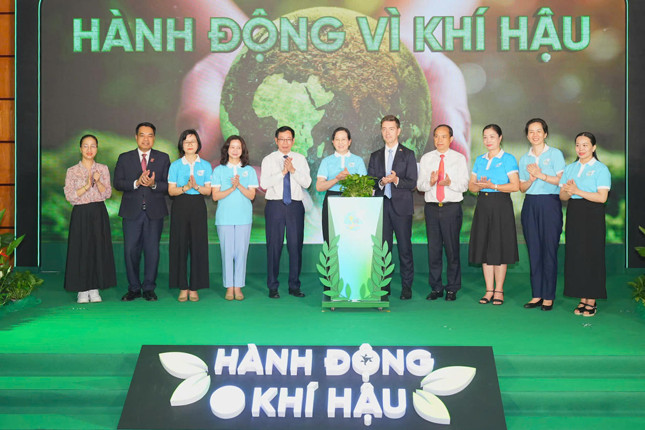 Phát huy vai trò phụ nữ trong chuyển đổi xanh và bảo vệ môi trường
