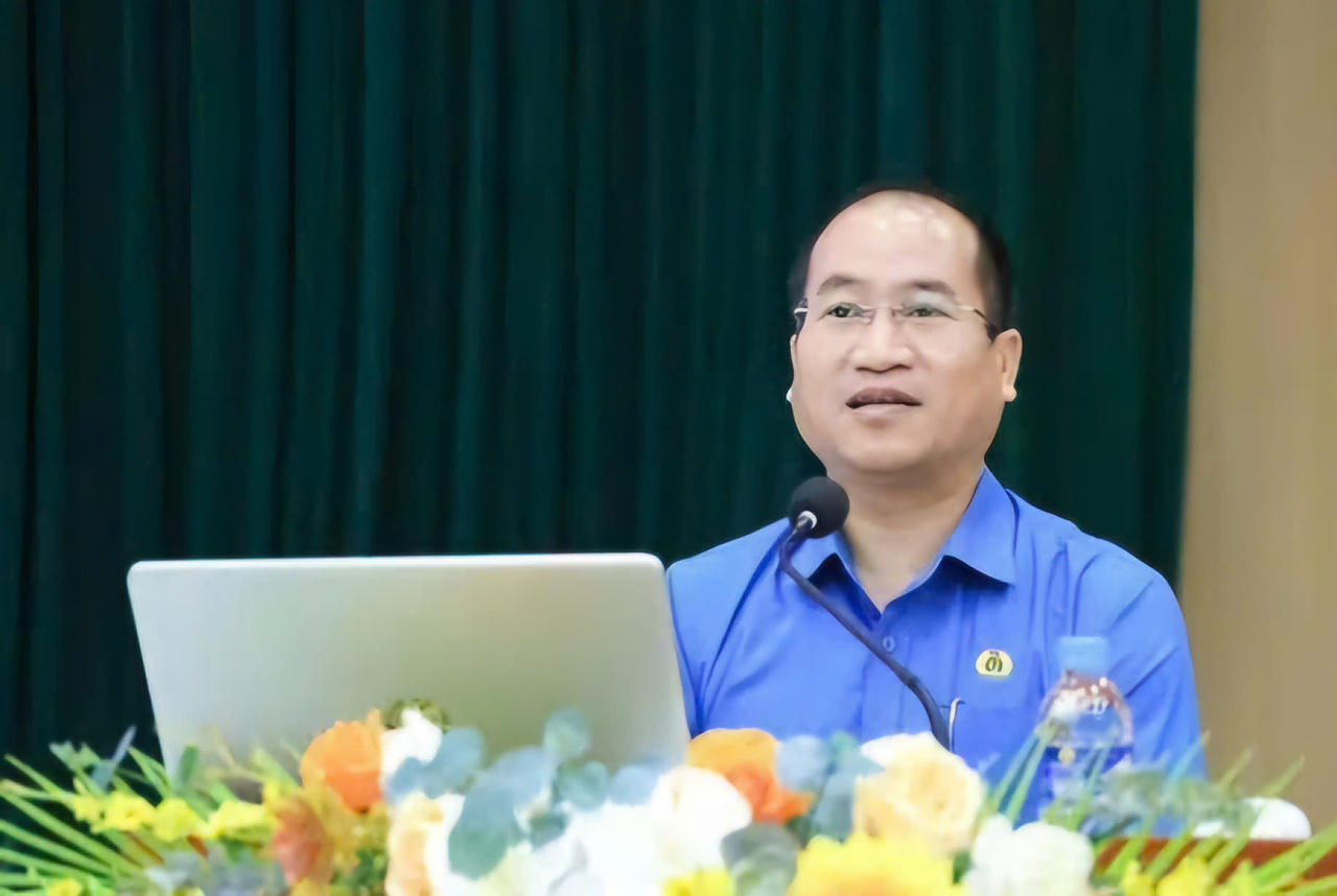 &nbsp;Ông Nguyễn Thế Hoàn - Phó Chủ tịch Ủy ban MTTQ tỉnh, Chủ tịch Liên đoàn Lao động tỉnh phát biểu tại Hội nghị
