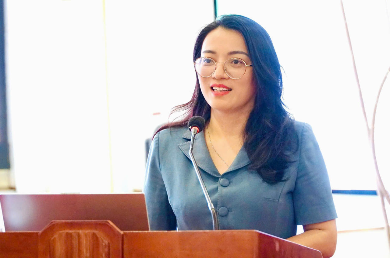 Bà Hoàng Thị Thu Trang - Ủy viên Ban Chấp hành Đảng bộ tỉnh, Giám đốc Sở Tư pháp tỉnh Nghệ An phát biểu khai mạc. Ảnh: Tuyết Lan