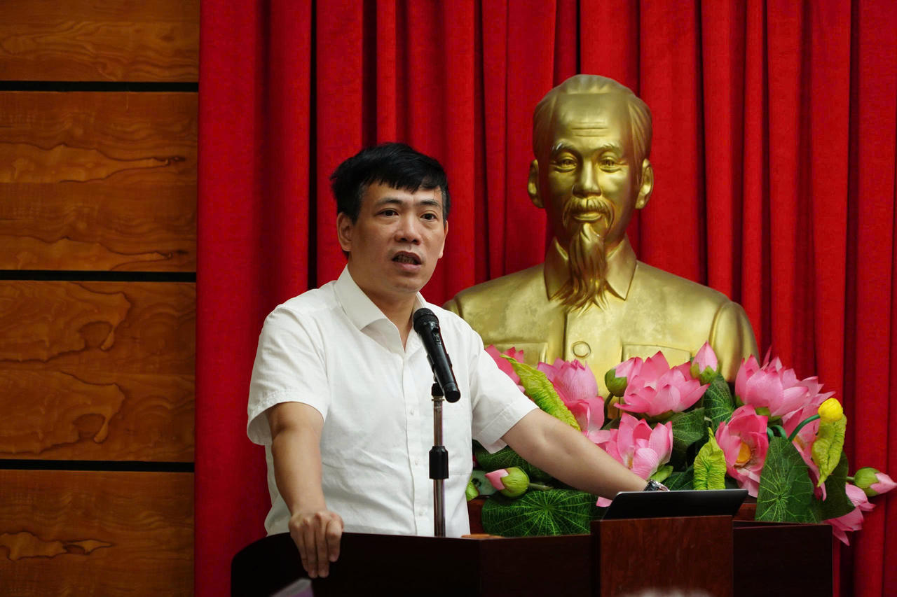 TS. Hoàng Xuân Châu, Phó Hiệu trưởng Trường ĐH Luật Hà Nội phát biểu khai mạc.&nbsp;