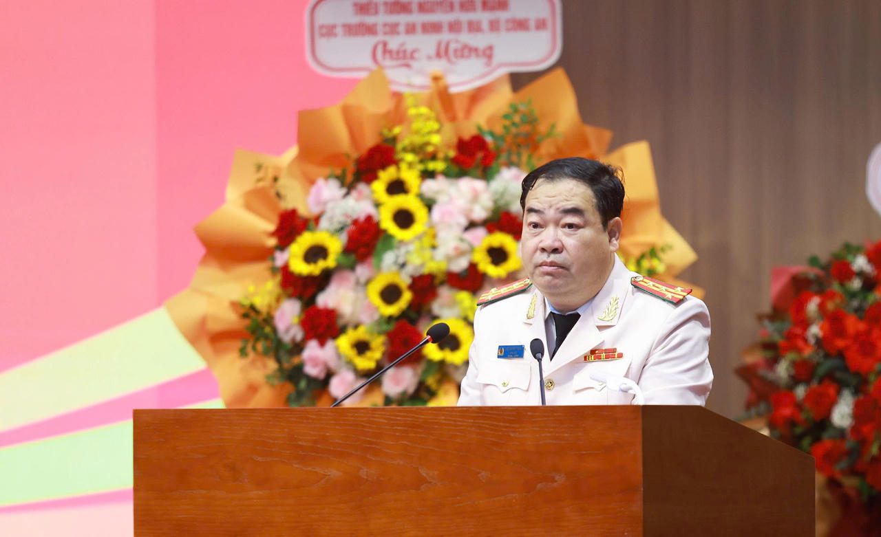 Đại tá Bùi Quyết Toán phát biểu nhận nhiệm vụ.