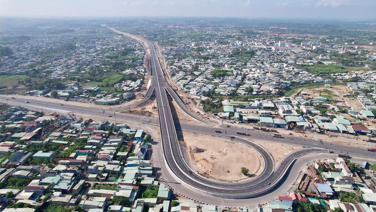Nút giao cao tốc Biên Hòa - Vũng Tàu kết nối trục vào sân bay Long Thành.