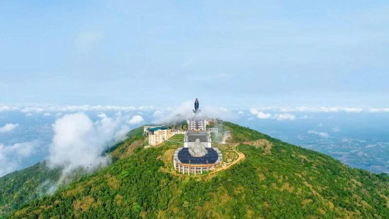 Long Khánh phát triển bên chân núi Chứa Chan, mở rộng không gian đô thị, du lịch sinh thái và tâm linh.