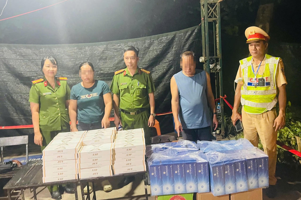Khởi tố 2 đối tượng vận chuyển hàng nghìn bao thuốc lá nhập lậu 