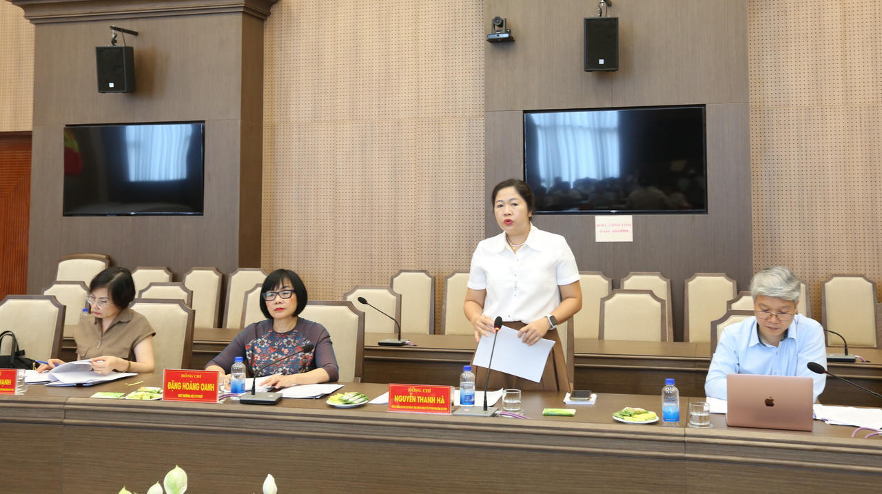 Bà Nguyễn Thanh Hà&nbsp; - Phó trưởng đoàn kiểm tra trình bày những nhận định sơ bộ. Ảnh: Đức Tuyển.