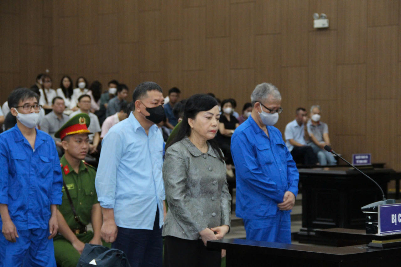 Cựu Bộ trưởng Bộ Y tế Nguyễn Thị Kim Tiến tại tòa.