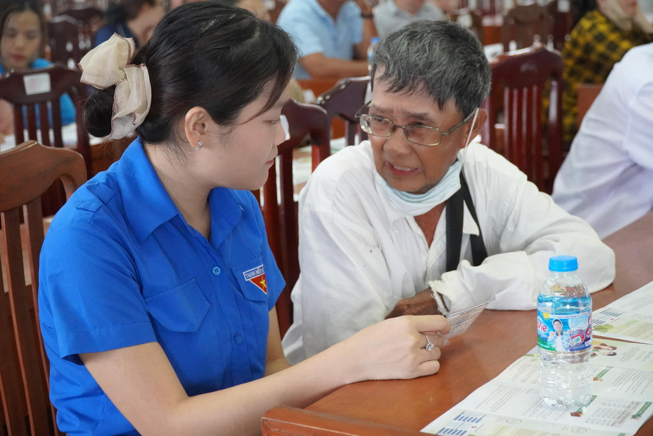 BHXH Đồng Tháp tăng cường đối thoại với hộ kinh doanh, người dân