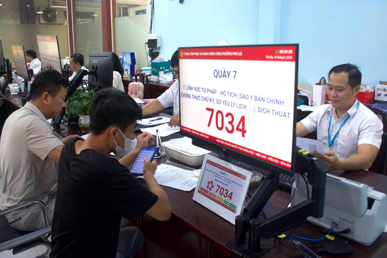 Kết quả về “Mức độ hài lòng” của người dân&nbsp;đối với thái độ và chất lượng phục vụ&nbsp;của đội ngũ cán bộ, công chức, viên chức phường Phú Lợi ghi nhận trên Cổng Dịch vụ công quốc gia đạt 18/18 điểm, tỷ lệ 100%.