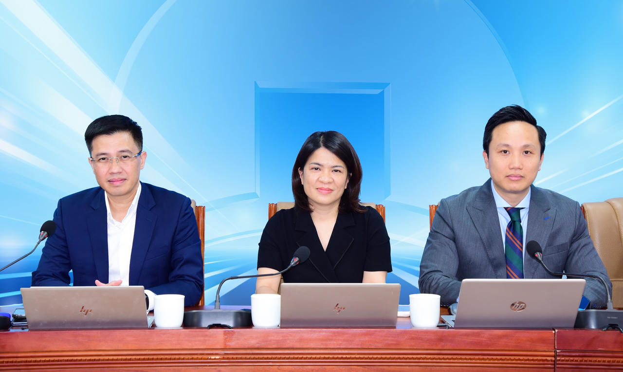 TV.HĐQT Phạm Thị Thanh Hoài chủ trì (ở giữa)Hội nghị cập nhật kết quả kinh doanh quý 1/2026 của VietinBank. 