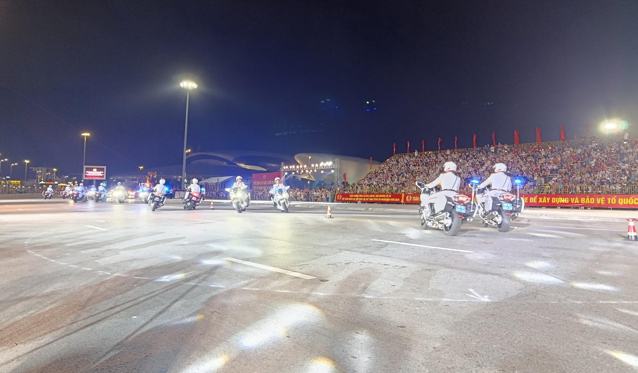 Tự hào, mãn nhãn đêm khai mạc Hội thao Công an nhân dân