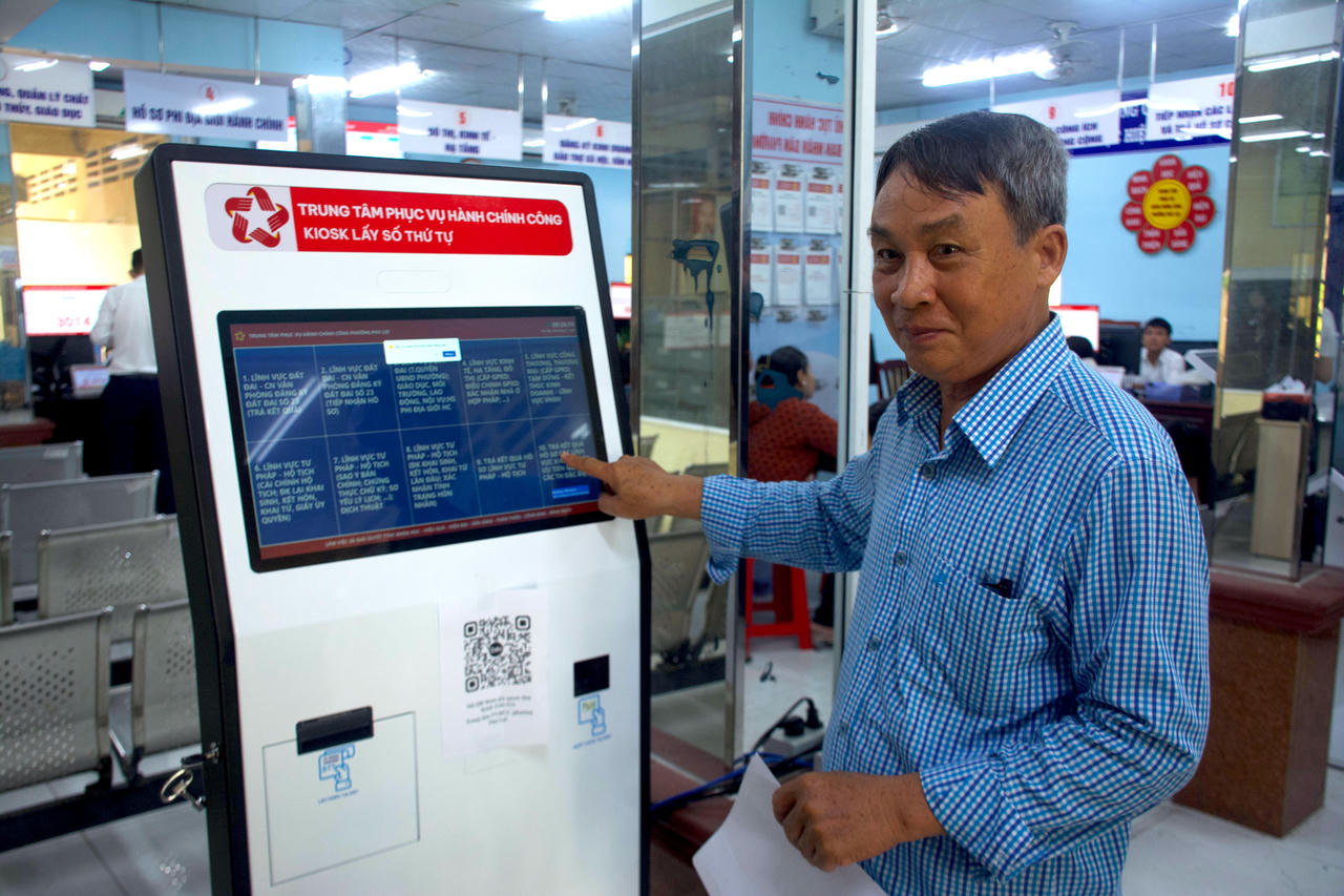 Người dân đánh giá cao hiệu quả của công tác chuyển đổi số và việc đầu tư hệ thống máy móc, trang thiết bị phục vụ giải quyết thủ tục hành chính.