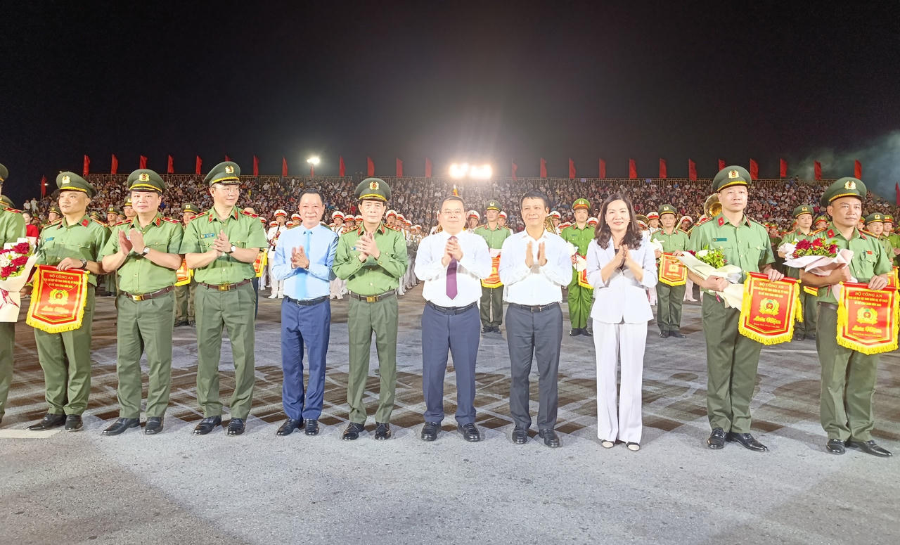 Tự hào, mãn nhãn đêm khai mạc Hội thao Công an nhân dân