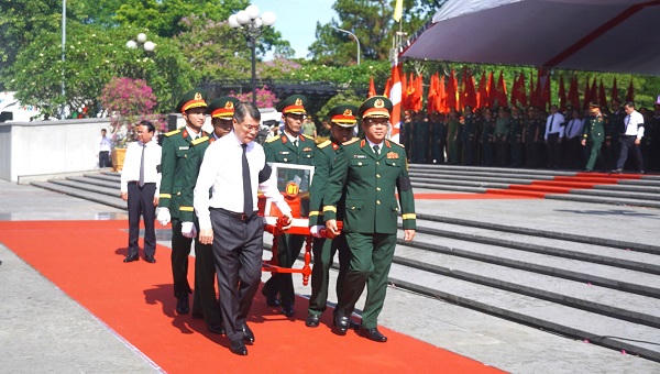 Thủ tướng Lê Minh Hưng dự lễ truy điệu, an táng 28 hài cốt liệt sĩ tại Nghĩa trang Liệt sĩ Quốc gia Đường 9