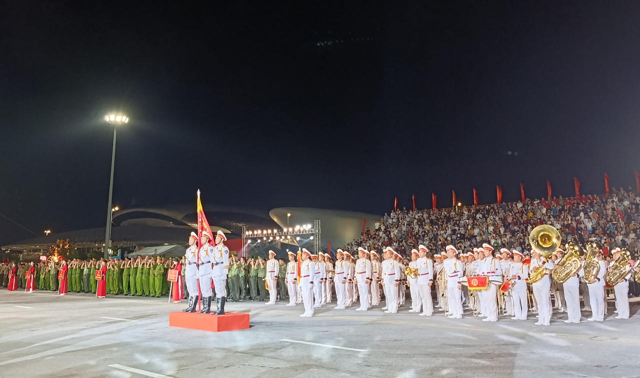 Tự hào, mãn nhãn đêm khai mạc Hội thao Công an nhân dân