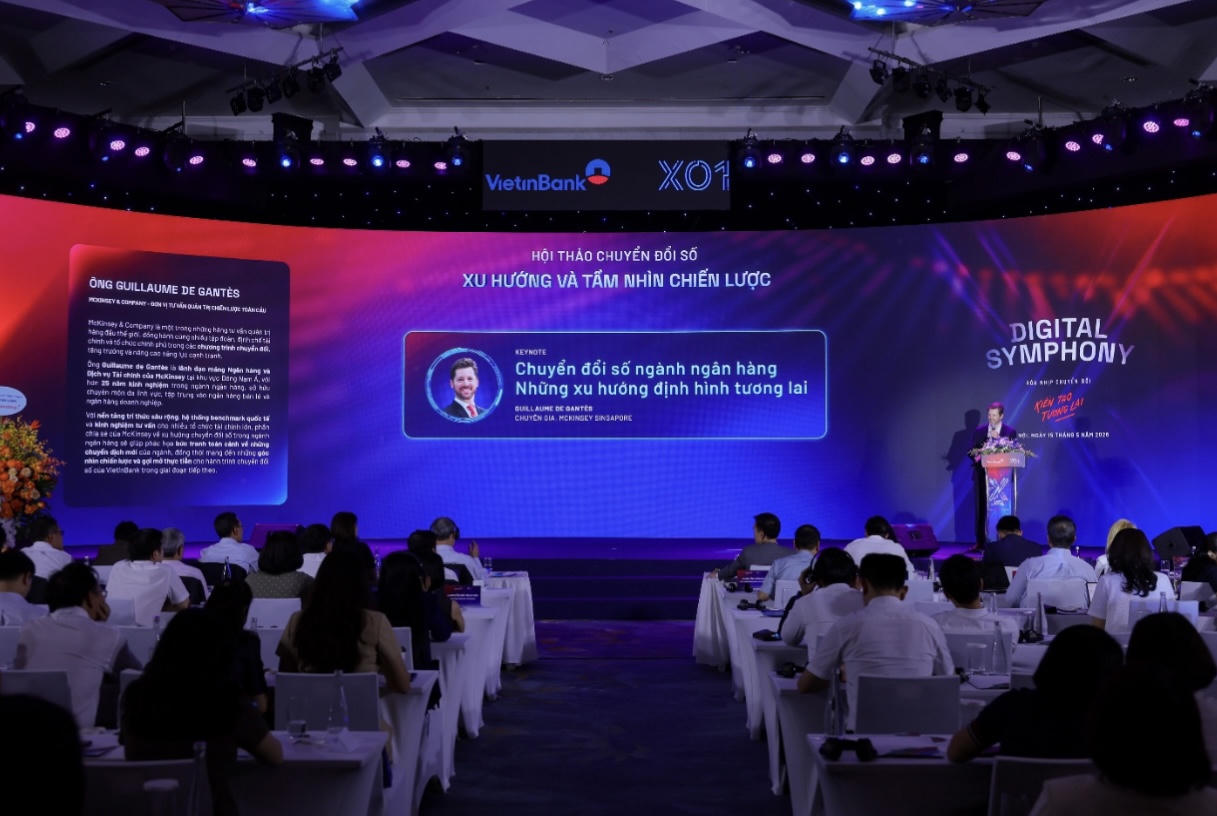 Chuyên gia Guillaume de Gantès trình bày keynote về chủ đề: “Chuyển đổi số ngành ngân hàng - Những xu hướng định hình tương lai”.