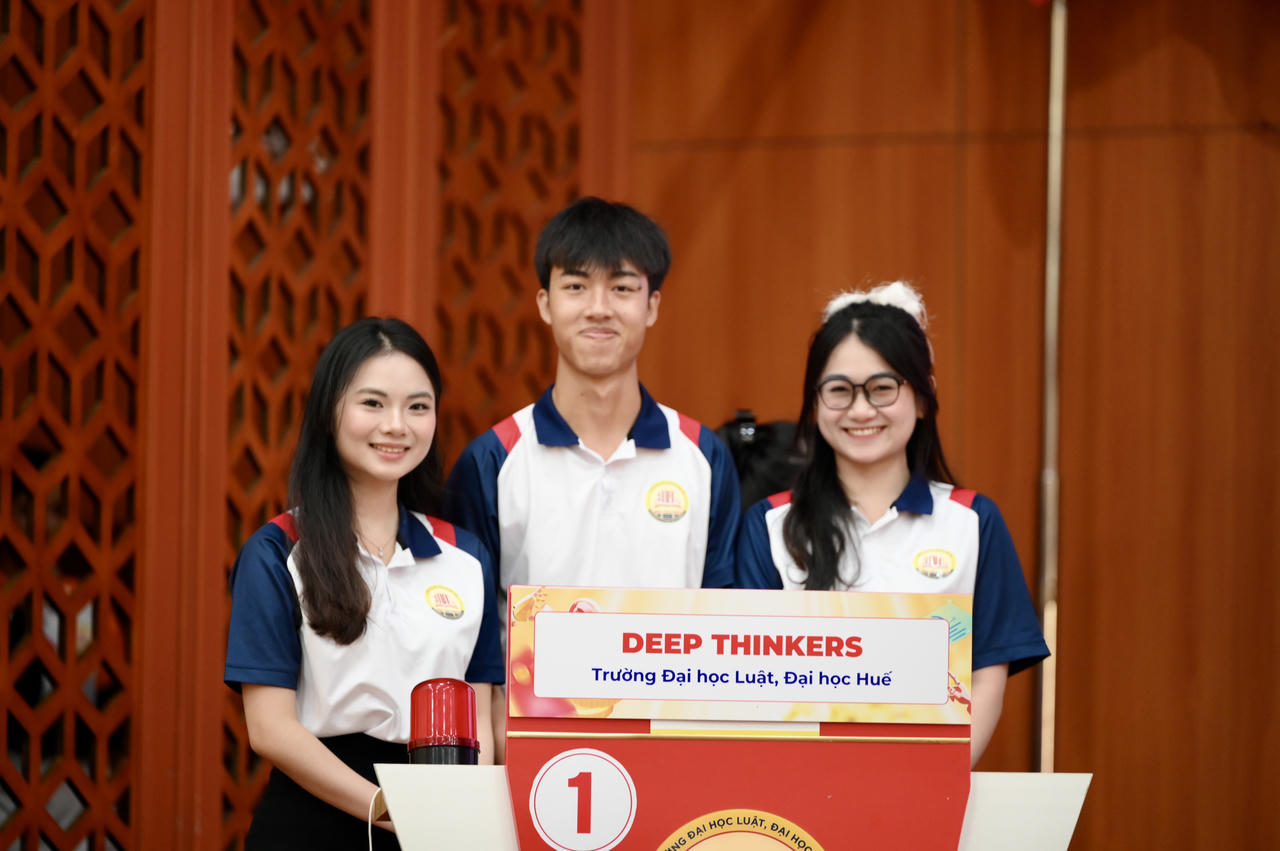 Đội DEEP THINKERS - Trường ĐH Luật, ĐH Huế&nbsp;