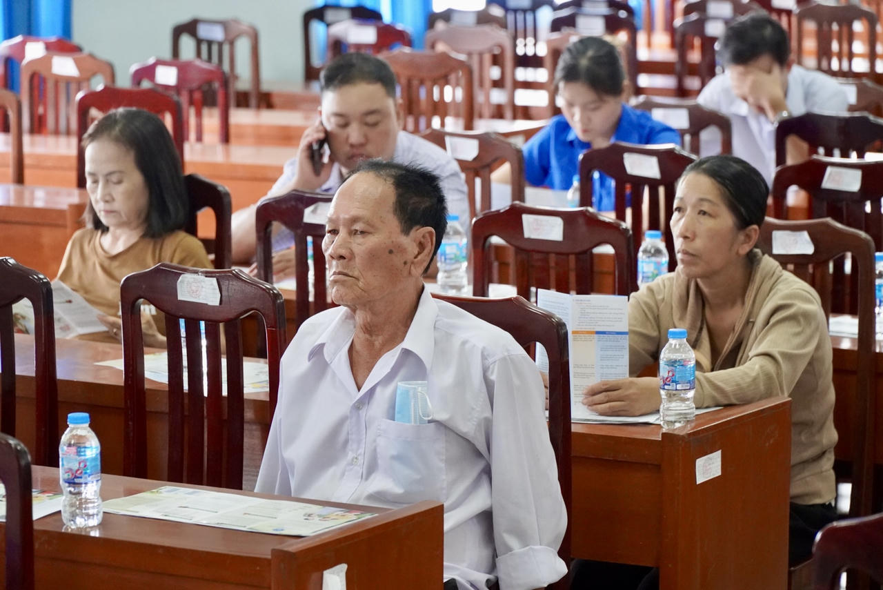 BHXH Đồng Tháp tăng cường đối thoại với hộ kinh doanh, người dân