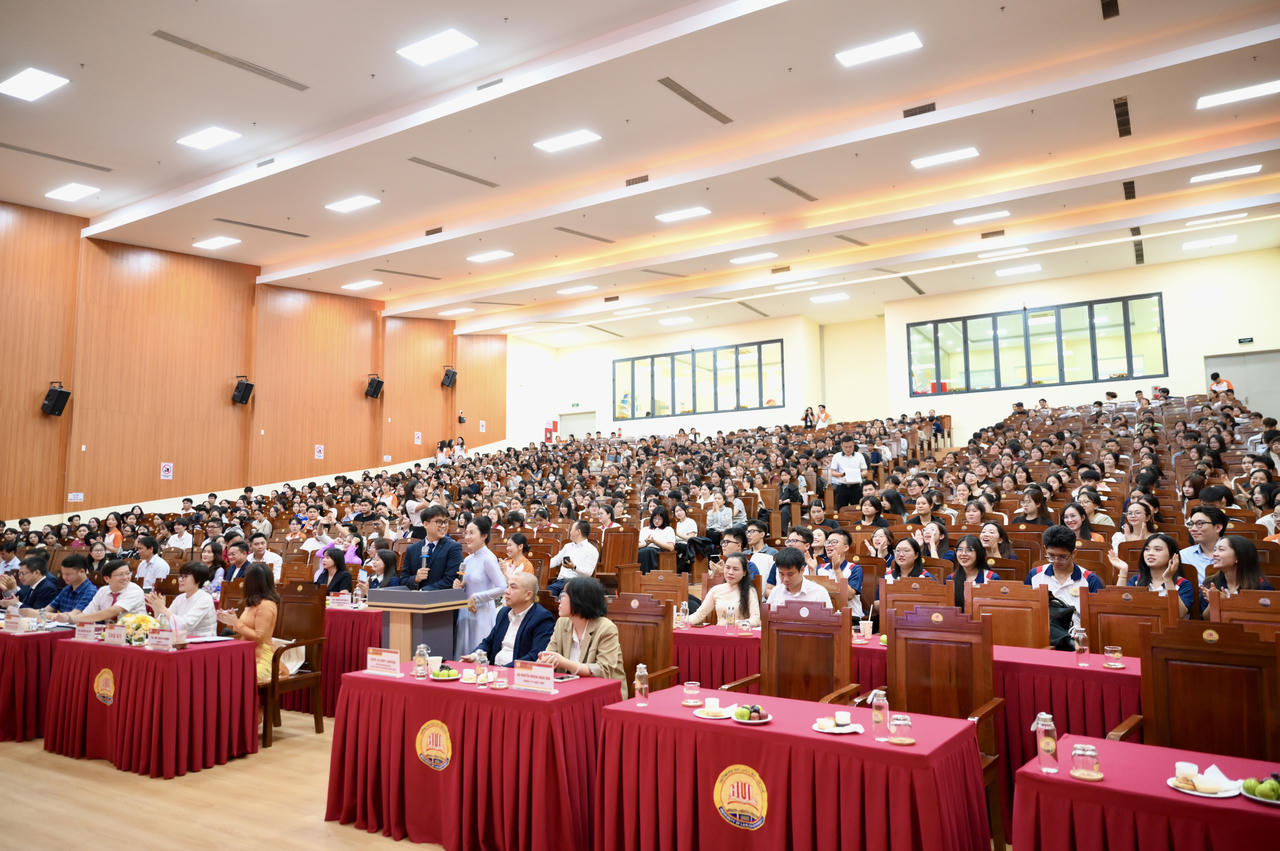 Cuộc thi thu hút hơn 500 cổ động viên đến từ các đội thi  
