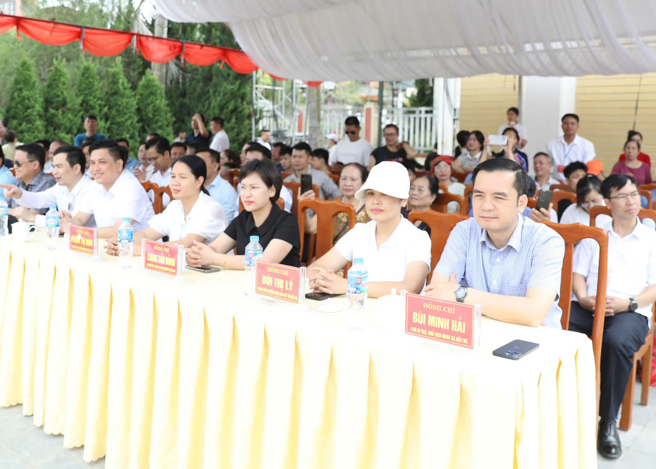 Các đại bi&ecirc;̉u tham dự và theo dõi vòng chung k&ecirc;́t