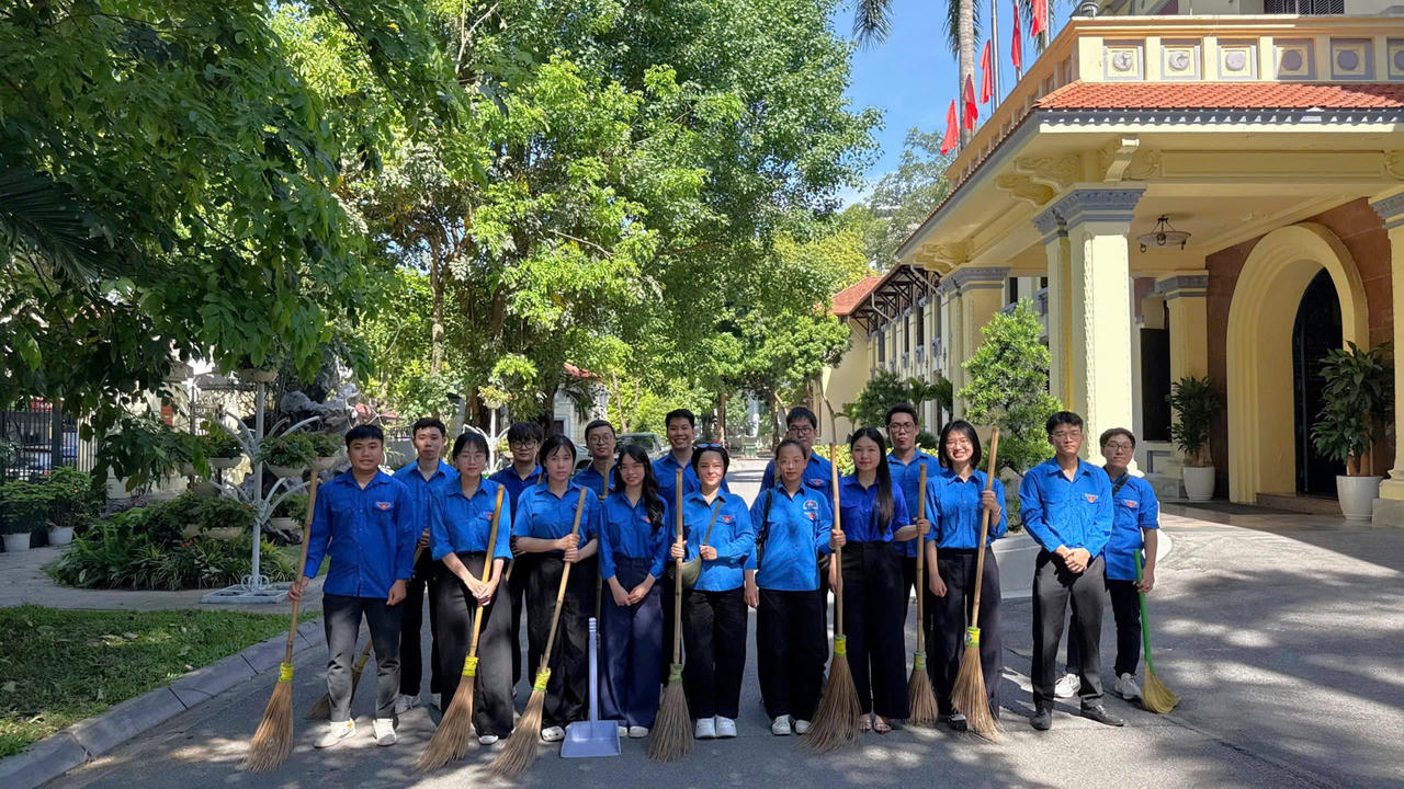 Tuổi trẻ Bộ Tư pháp ra quân hưởng ứng Ngày Chủ nhật xanh 24/5