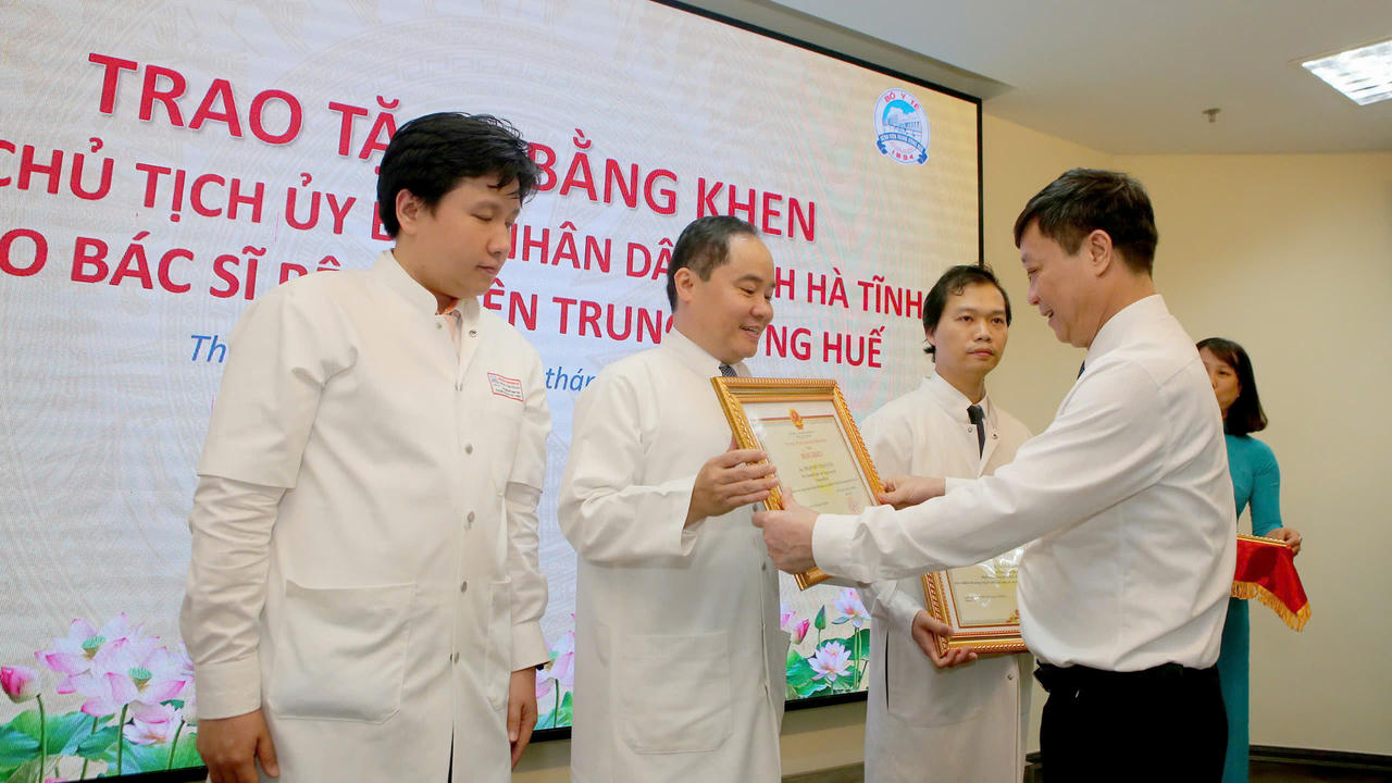 Vinh dự đón nhận Bằng khen của Chủ tịch UBND tỉnh Hà Tĩnh