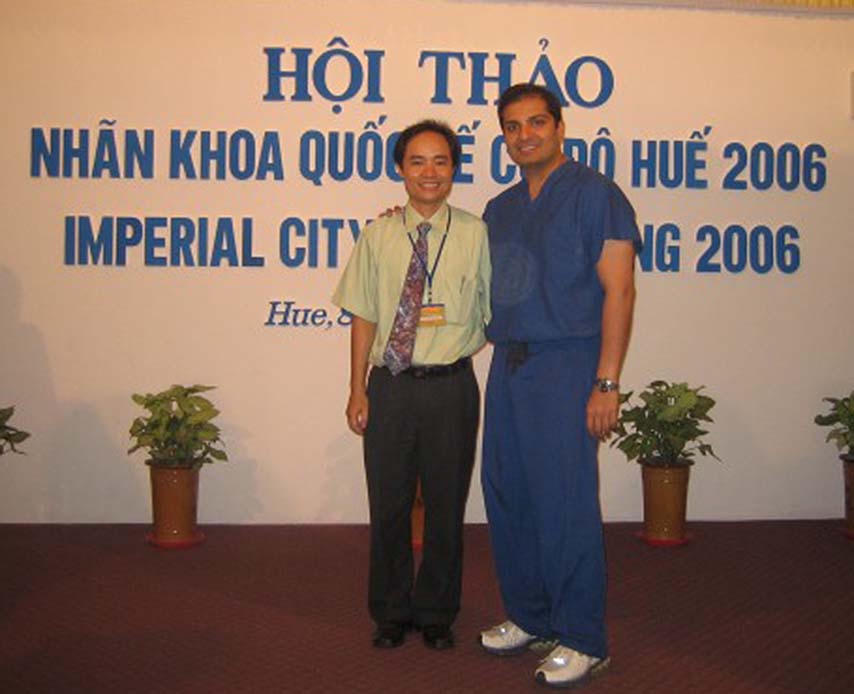 Cách đây 20 năm, BS. Phạm Như Vĩnh Tuyên cùng Giáo sư Uday Devgan tại ICEM lần đầu tổ chức tại Huế.