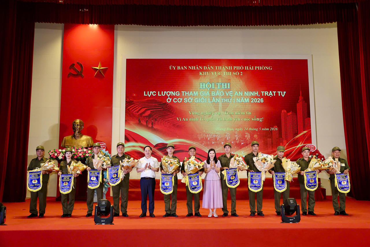 Vượt qua 10 đội thi đến từ các phường trong khu vực, đội thi phường An Phong đã xuất sắc giành giải Nhất toàn đoàn tại Hội thi “Lực lượng tham gia bảo vệ an ninh, trật tự ở cơ sở giỏi” lần thứ I năm 2026 - Khu vực thi số 2, qua đó giành quyền tham dự vòng chung kết cấp thành phố.