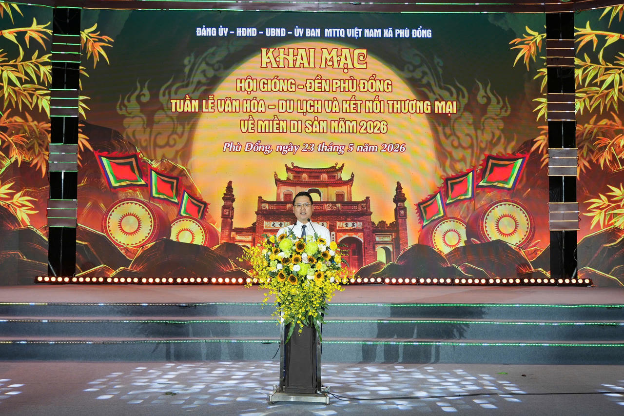 Phó Bí thư Đảng ủy, Chủ tịch UBND xã Phù Đổng Đào Đức Minh phát biểu khai mạc.