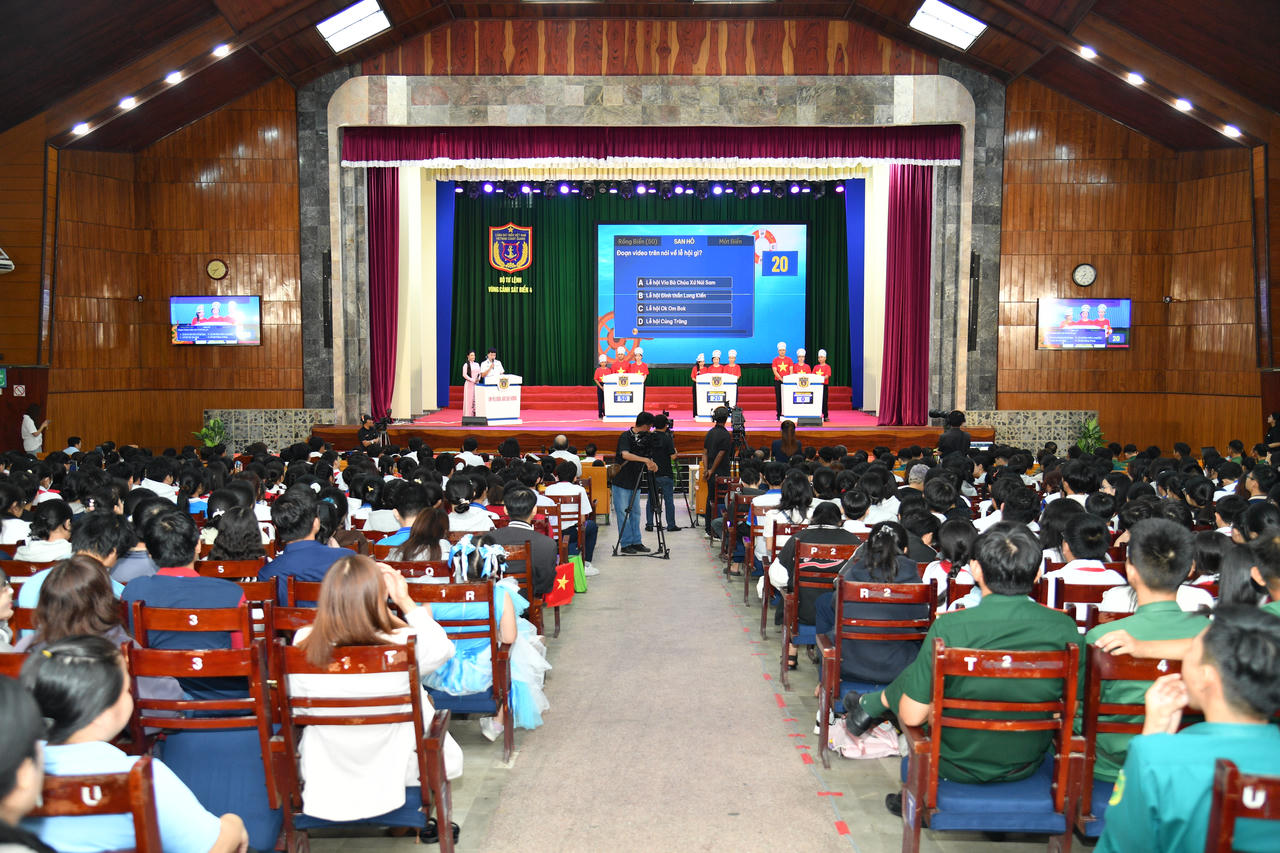 Quang cảnh Vòng chung kết khu vực Cuộc thi “Em yêu biển, đảo quê hương”.