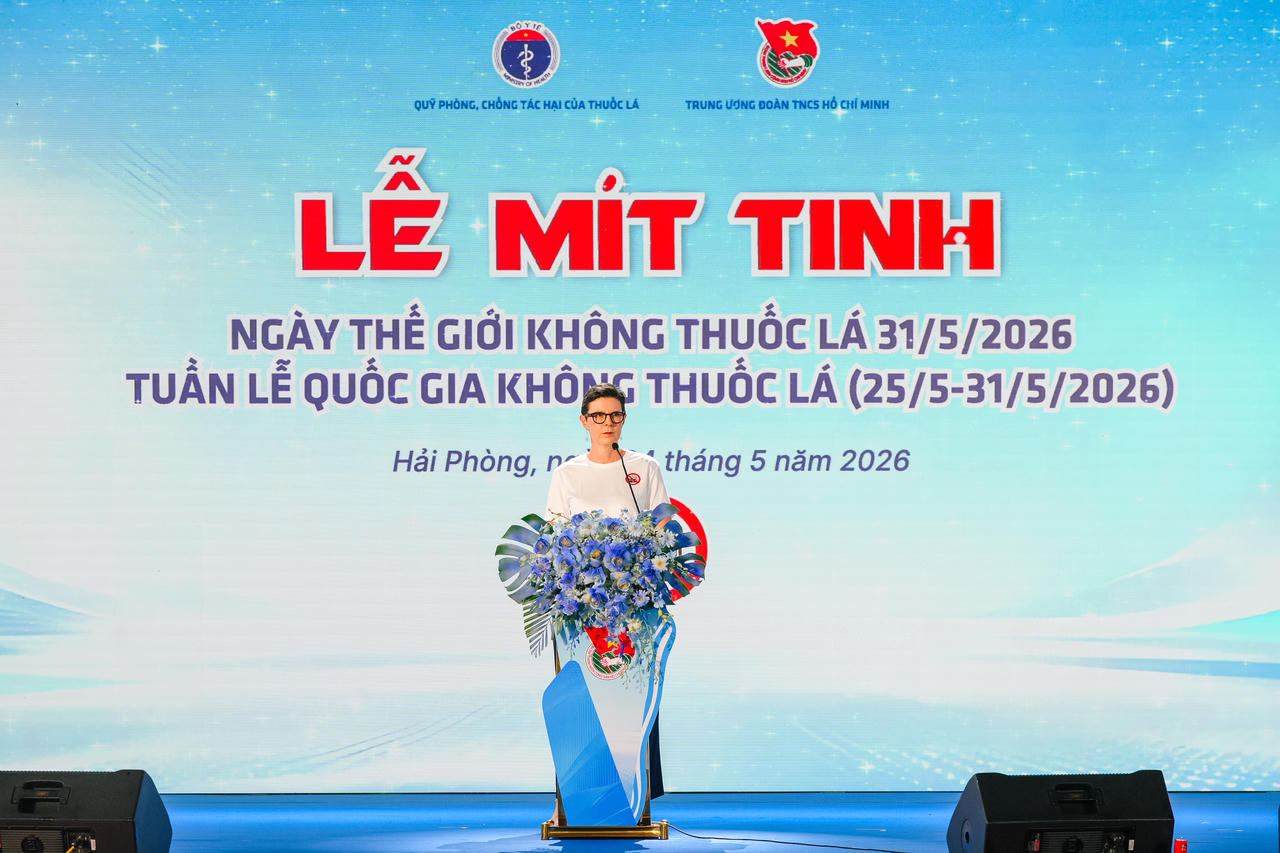 Tiến sĩ Angela Pratt phát biểu tại buổi lễ