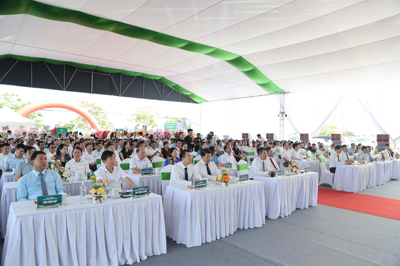 Các đại biểu tham dự lễ khởi công Dự án.