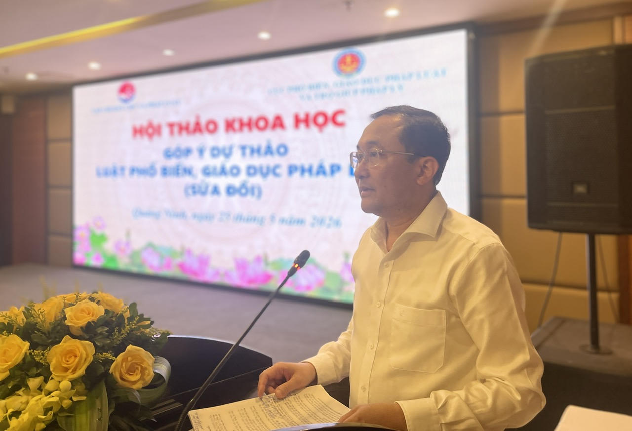 Ông Phan Hồng Nguyên - Phó Cục trưởng Cục Phổ biến, giáo dục pháp luật và Trợ giúp pháp lý, phát biểu tại hội nghị.