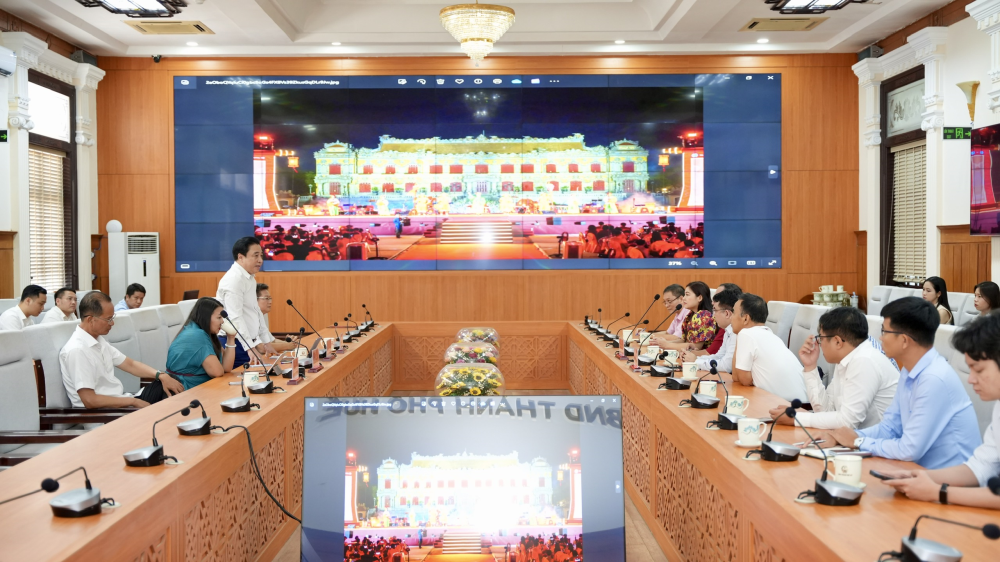 Quang cảnh buổi làm việc.