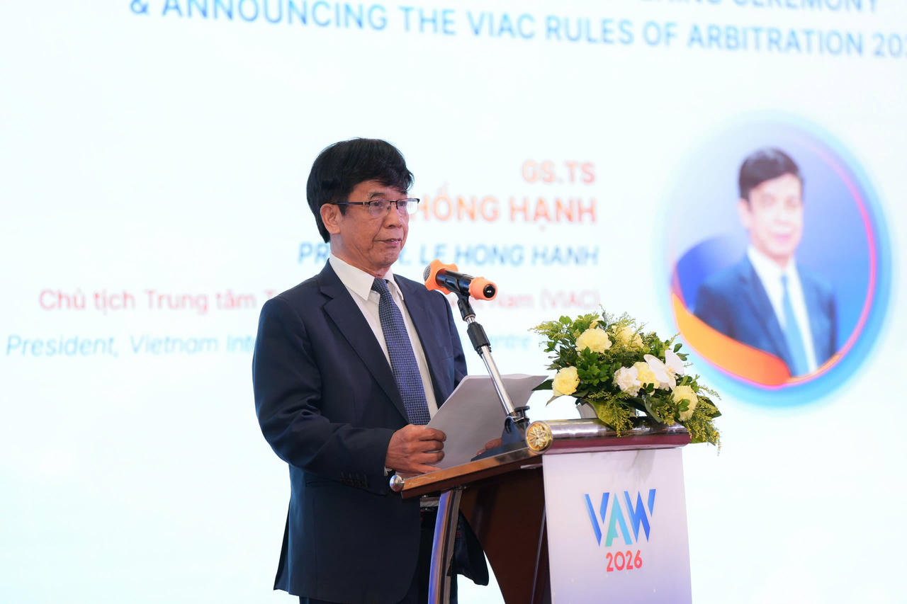 GS.TS Lê Hồng Hạnh - Chủ tịch Trung tâm Trọng tài Quốc tế Việt Nam phát biểu.