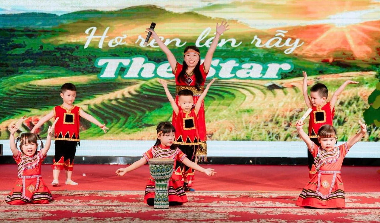 Biểu diễn văn nghệ tại trường mầm non Litttle Bamboo ở Nghệ An. Ảnh: CSCC&nbsp;