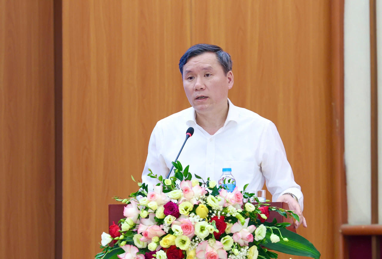 GS.TS Lê Văn Lợi, Ủy viên Trung ương Đảng, Chủ tịch Viện Hàn lâm Khoa học xã hội Việt Nam phát biểu kết luận.