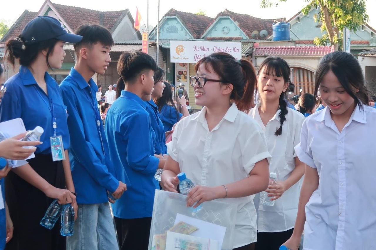 Thi tuyển sinh lớp 10 có số lượng thí sinh đông, cạnh tranh cao tại các tỉnh Bắc Trung bộ Thi tuyển sinh lớp 10 có số lượng thí sinh đông, cạnh tranh cao tại các tỉnh Bắc Trung bộ