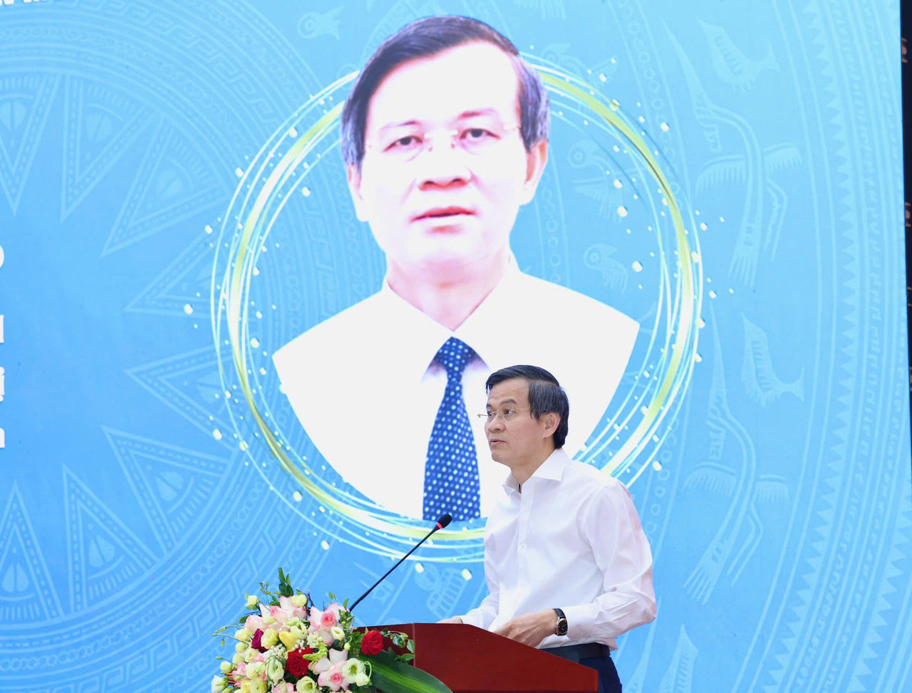 PGS.TS Đoàn Minh Huấn, Ủy viên Bộ Chính trị, Giám đốc Học viện Chính trị quốc gia Hồ Chí Minh nhấn mạnh phát biểu khai mạc.