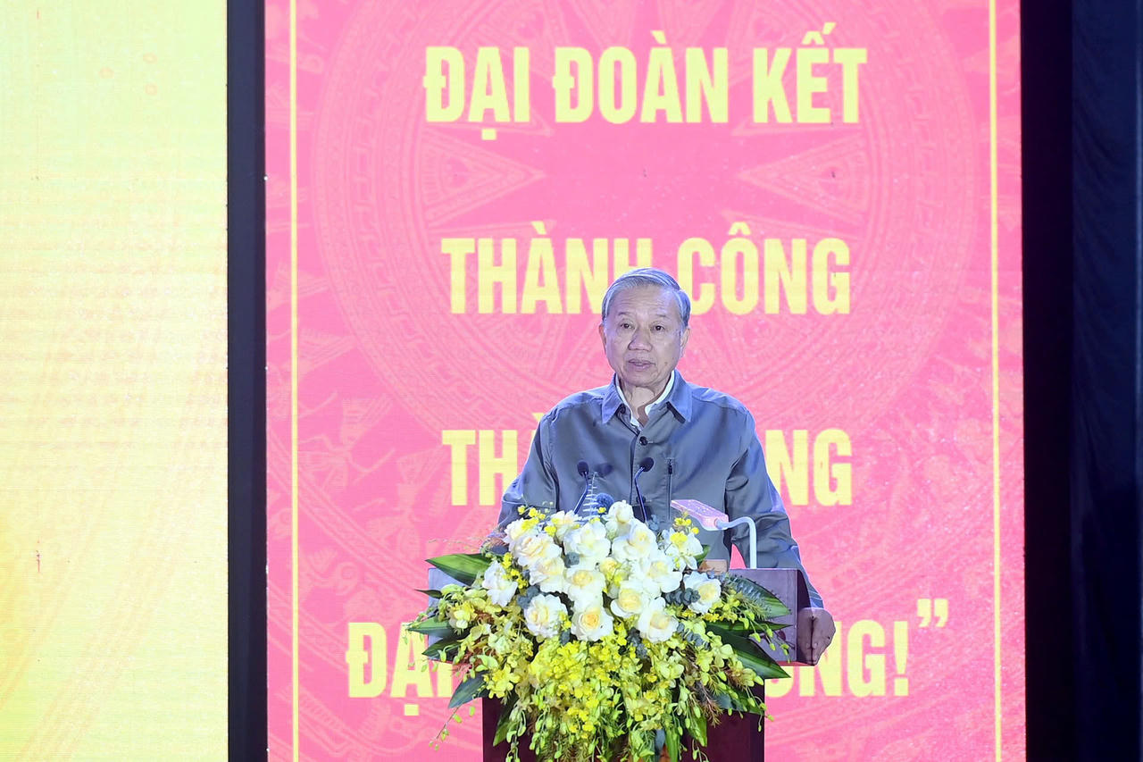 Tổng Bí thư, Chủ tịch nước Tô Lâm phát biểu với bà con nhân dân phường Thượng Cát, Hà Nội, nhân&nbsp;Ngày hội Đại đoàn kết toàn dân tộc (Ảnh: tư liệu).