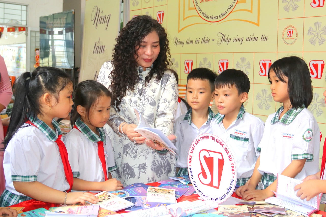 Cần Thơ: Khai mạc Hội sách chào hè, lan tỏa văn hóa đọc trong gia đình và học đường