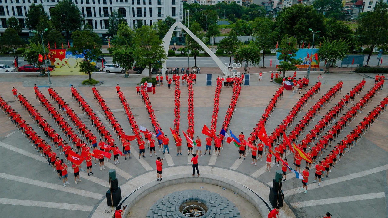 Người ROX cùng nhau chạy dưới ánh bình minh