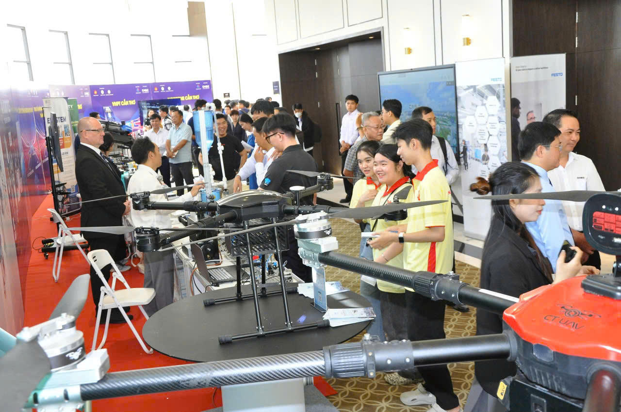 UBND thành phố Cần Thơ vừa phối hợp Bộ Khoa học và Công nghệ tổ chức thành công Hội thảo khoa học “Phát triển hệ sinh thái đổi mới sáng tạo, khởi nghiệp sáng tạo TP Cần Thơ mang tầm khu vực và vùng Đồng bằng sông Cửu Long”.